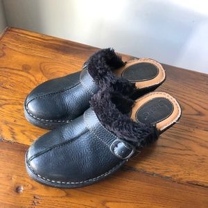 🖤 boc Born Black Clogs with Fuzzy Fur Trim